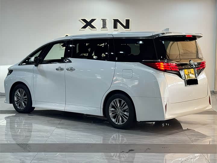 Toyota Alphard — фото 4