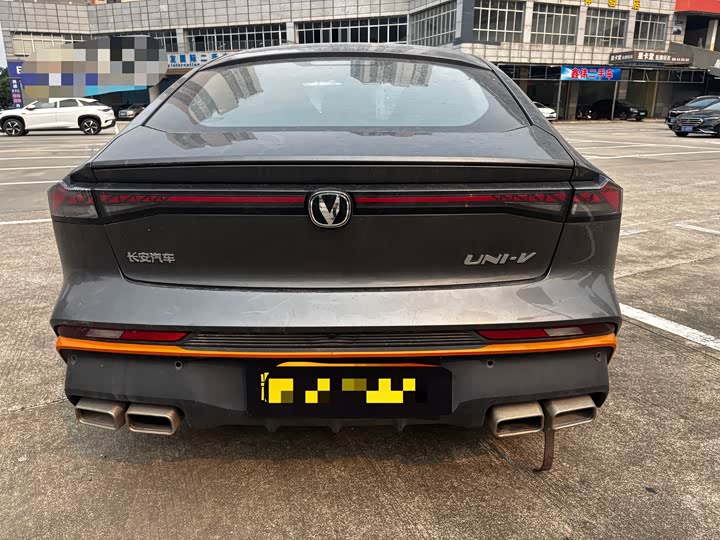 Changan UNI-V 2024 1.5 T Sport — фото 9