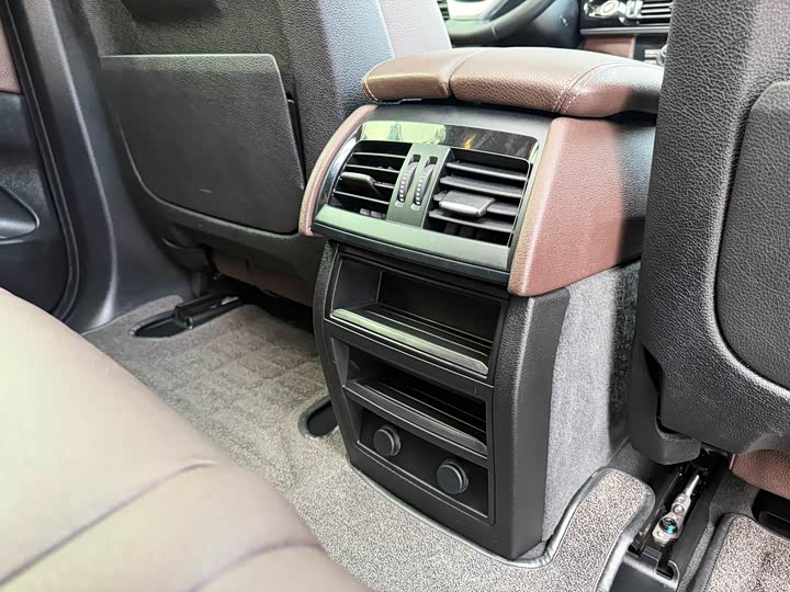BMW X5 2017 x Drive 28i — фото 10