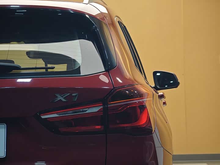BMW X1 2018 s Drive 18 Li — фото 27