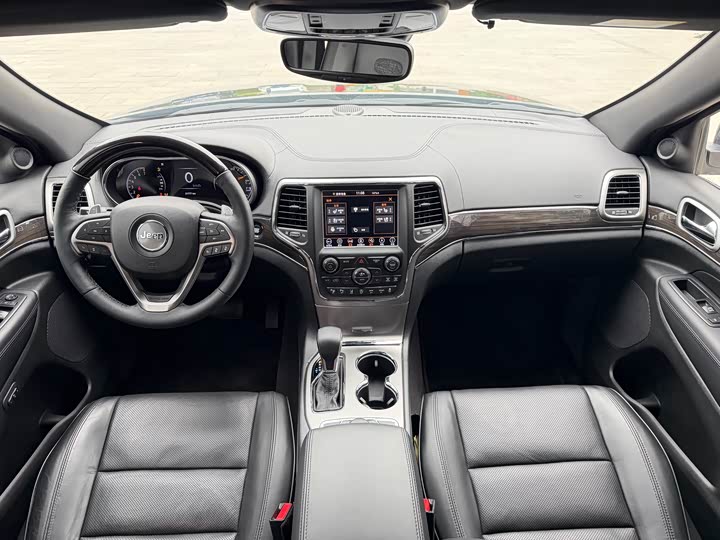 Jeep Grand Cherokee — фото 10