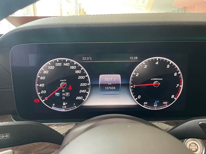 Mercedes-Benz E-Class 2018 E 200 L — фото 9