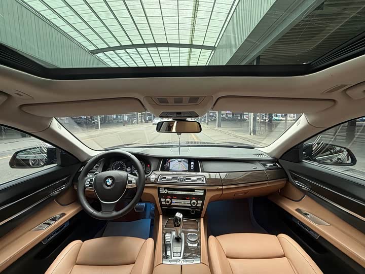 BMW 7 Series 740Li продвинутая — фото 15