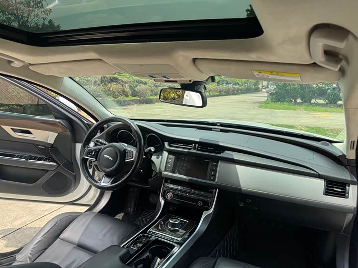 Jaguar XFL 2018 XFL 2.0 T 200 PS — фото 11