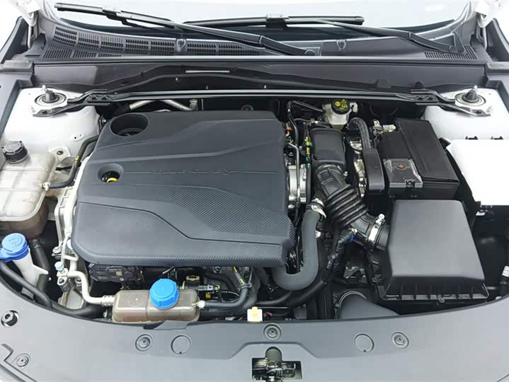 Changan UNI-V 2023 1.5 T — фото 10