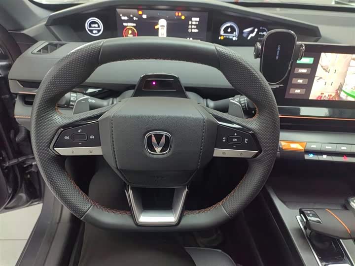 Changan UNI-V 2022 1.5 T Premium — фото 7