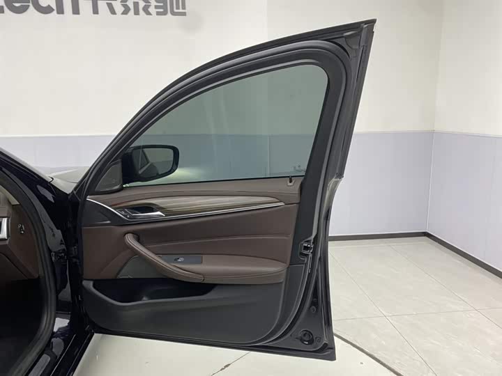 BMW 5-Series 2023 530 Li Leading — фото 26