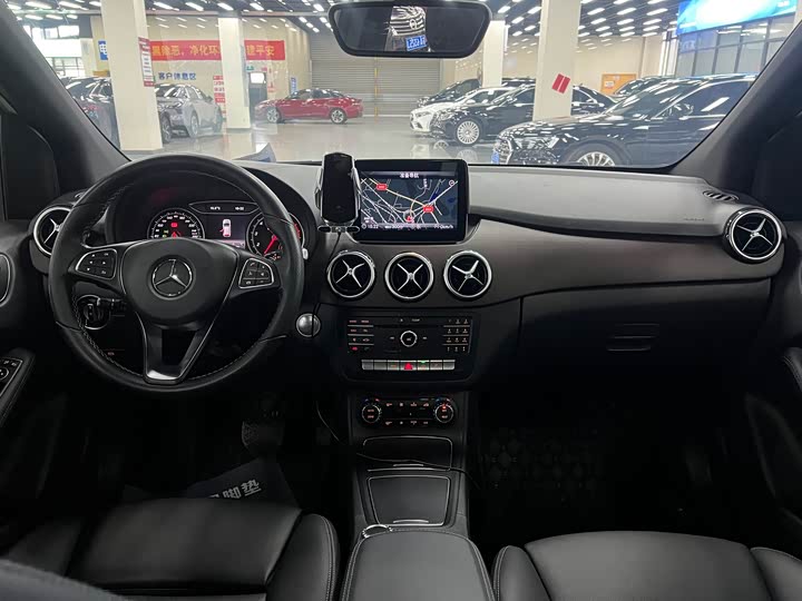Mercedes-Benz B-Class 2017 B 200 Luxury — фото 4