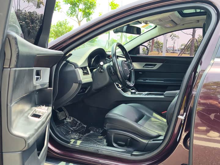 Jaguar XFL 2018 XFL 2.0 T 200 PS — фото 10