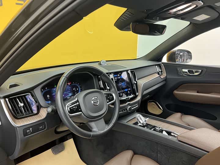 Volvo XC60 2022 B 5 4 WD — фото 9
