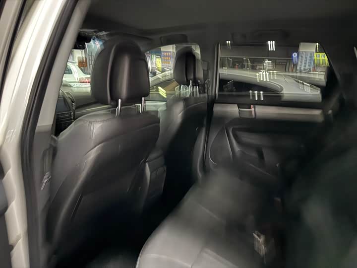 Kia Sorento — фото 6
