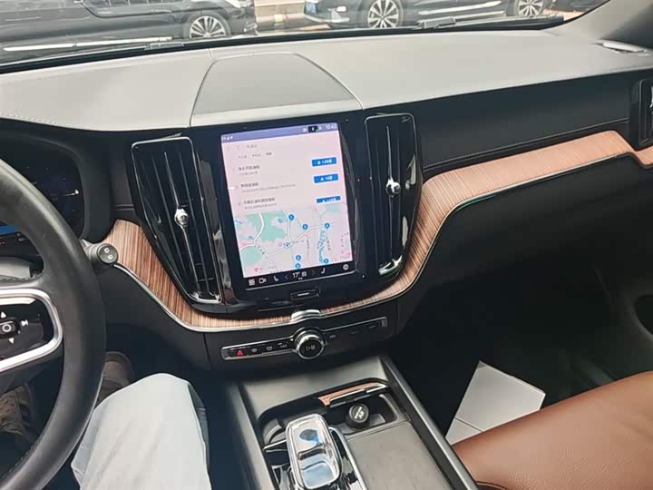 Volvo XC60 Hybrid 2022 T 8 PHEV 4 WD — фото 13