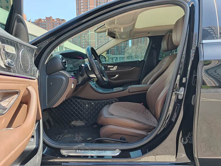 Mercedes-Benz E-Class 2019 E 300 L — фото 4