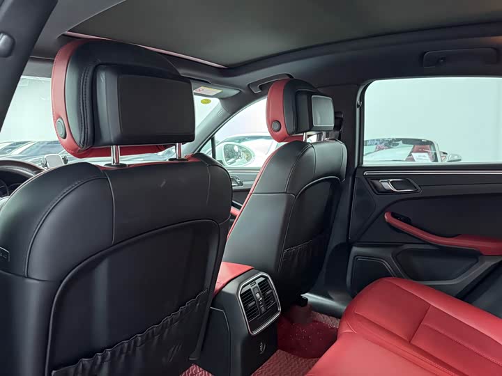 Porsche Macan 2018 Macan 2.0 T — фото 9