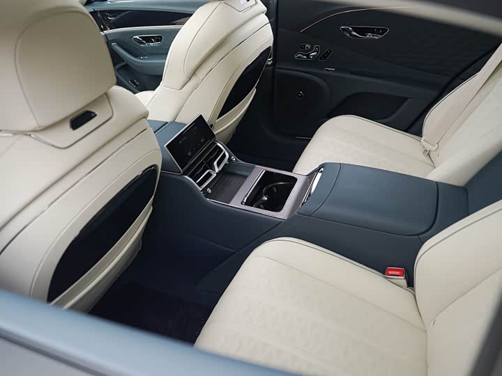 Bentley Flying Spur — фото 9
