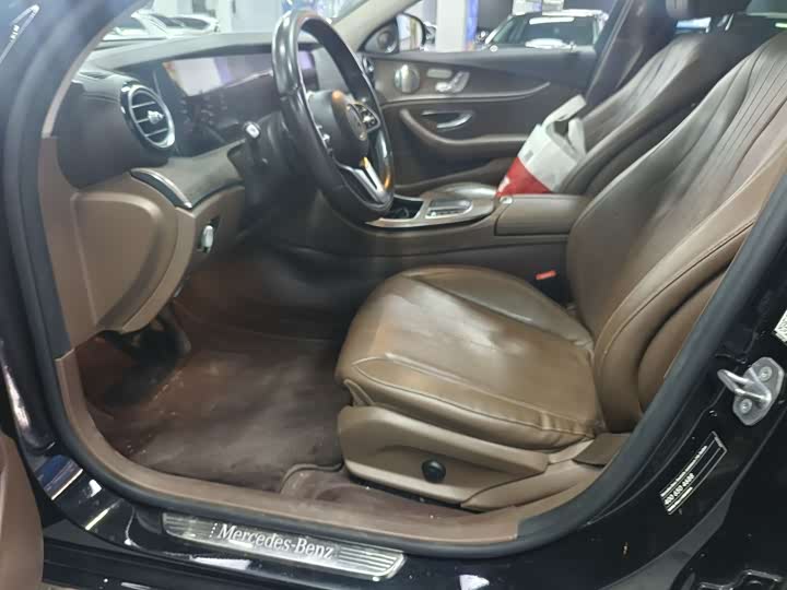 Mercedes-Benz E-Class 2019 E 300 L — фото 4