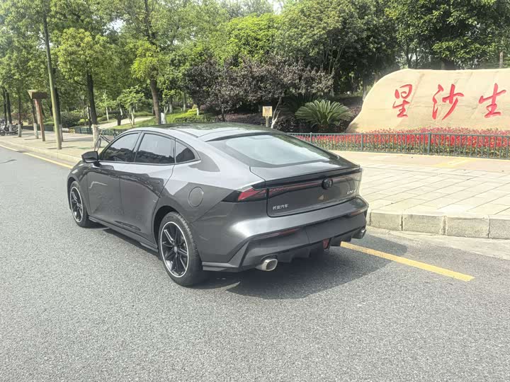 Changan UNI-V 2023 1.5 T Premium — фото 6