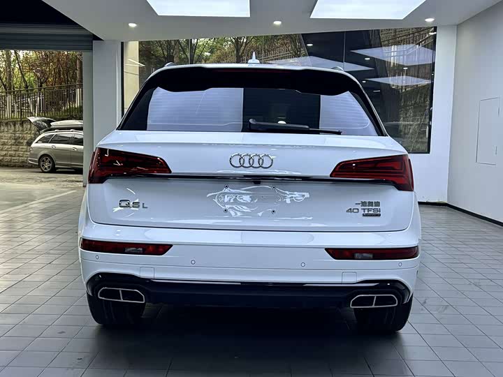 Audi Q5L 2023 40 T — фото 11