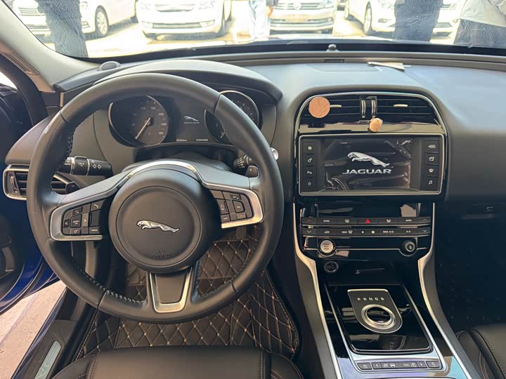 Jaguar XEL 2018 2.0 T 200 PS — фото 5