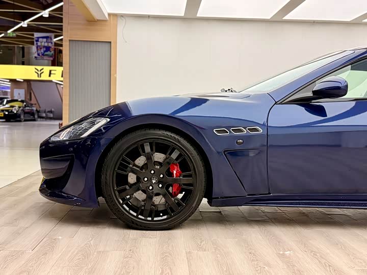 Maserati Gran 2015 4.7 L MC — фото 8