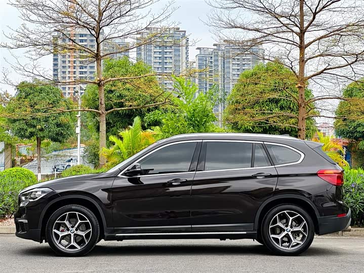 BMW X1 2019 s Drive 18 Li — фото 5