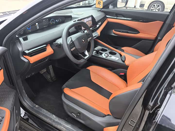 Changan UNI-V 2023 1.5 T — фото 4