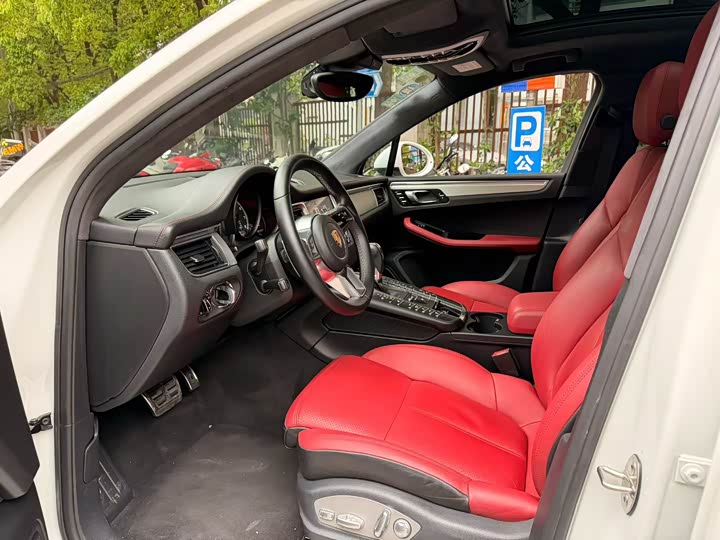 Porsche Macan 2017 Macan Turbo 3.6 T — фото 6