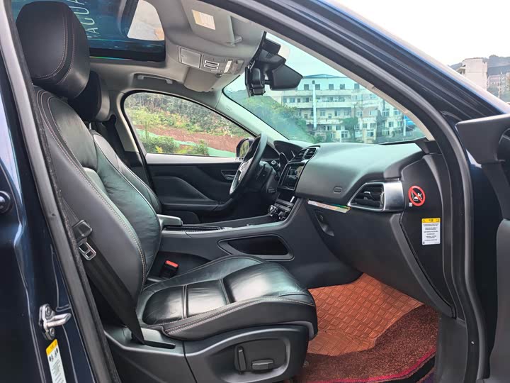 Jaguar F-PACE 2018 2.0 T 4 WD — фото 9