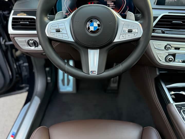 BMW 7 Series — фото 11