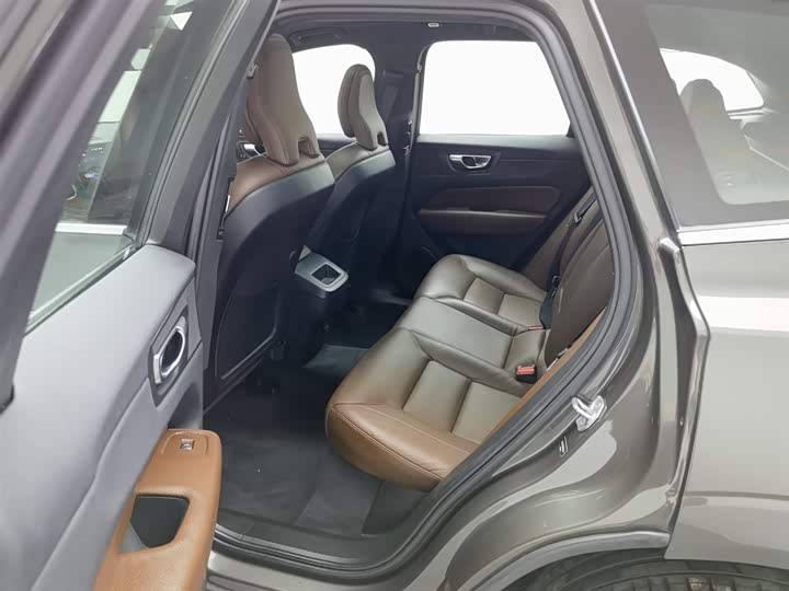 Volvo XC60 2022 B 5 4 WD — фото 15