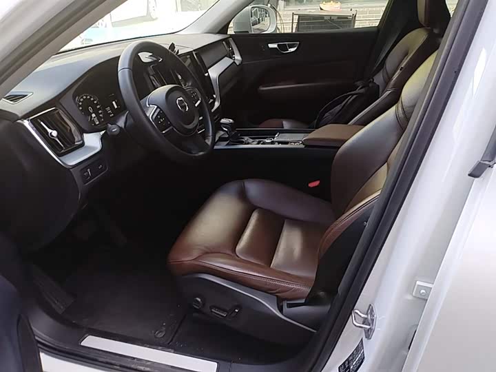 Volvo XC60 2021 T 5 4 WD — фото 22
