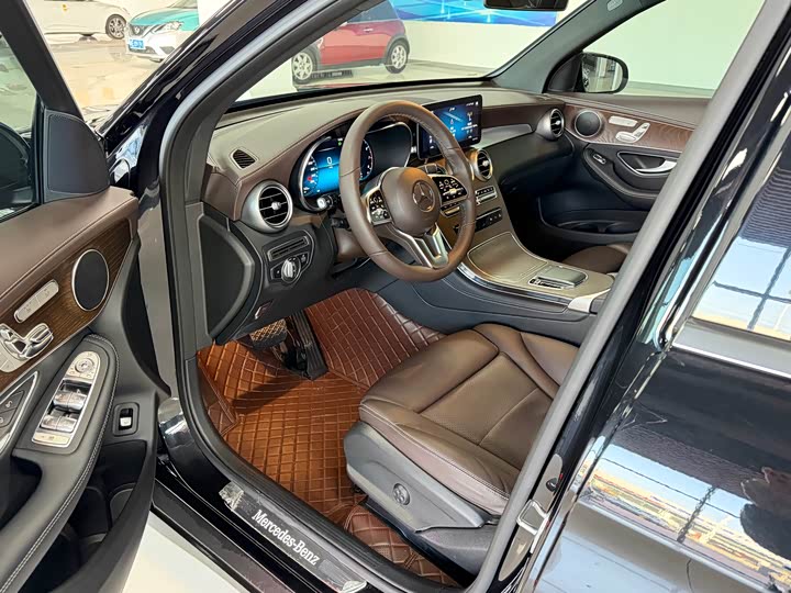 Mercedes-Benz GLC 2021 GLC 260 L 4 MATIC Luxury — фото 5