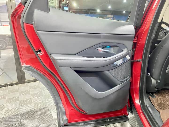 Jaguar E-PACE 2018 P 200 S V — фото 13