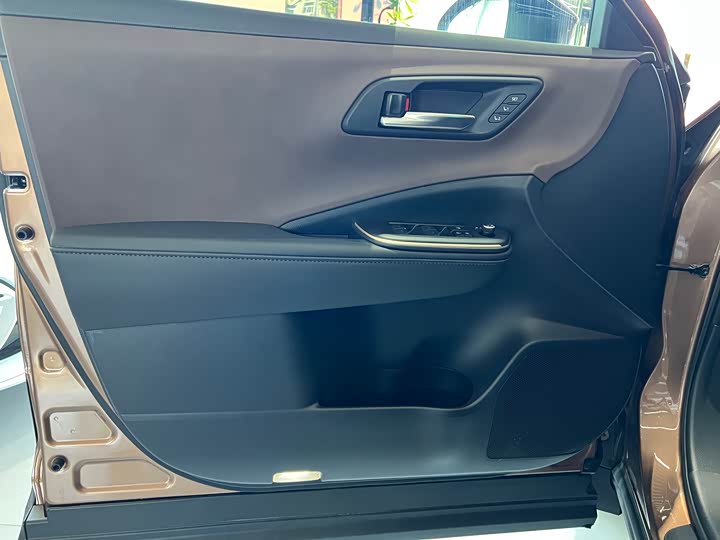 Toyota Sport 2023 2.5 L Sport Cross HEV 2 WD — фото 9