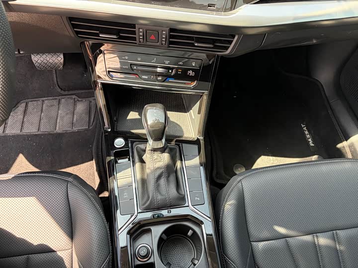 Volkswagen Passat — фото 7