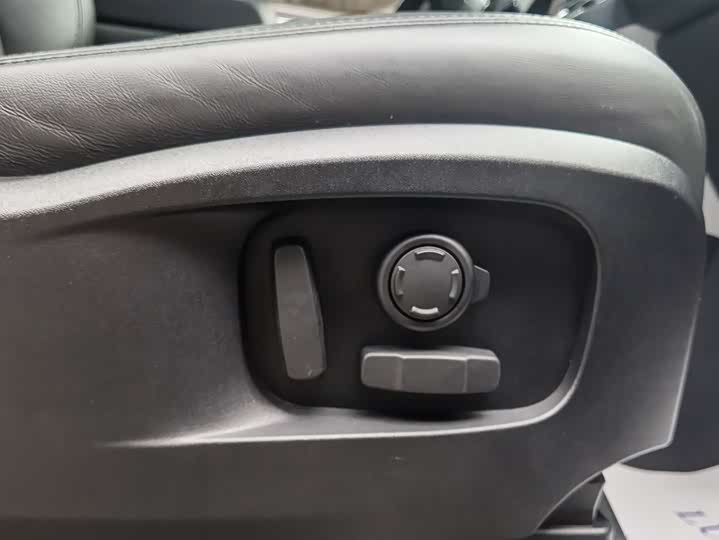 Land Rover Defender — фото 18