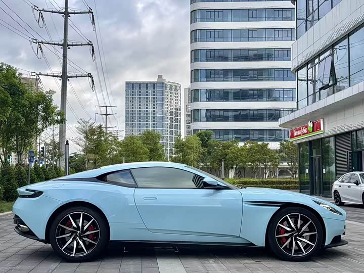 Aston Martin DB11 2016 5.2 T — фото 9