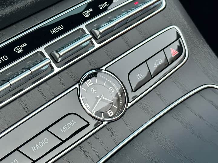 Mercedes-Benz E-Class 2018 E 200 4 MATIC — фото 18
