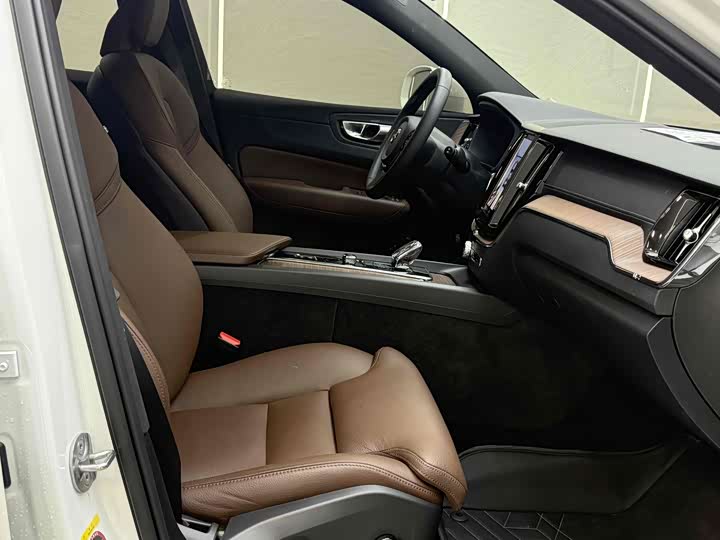 Volvo XC60 Hybrid 2024 T 8 PHEV 4 WD — фото 32