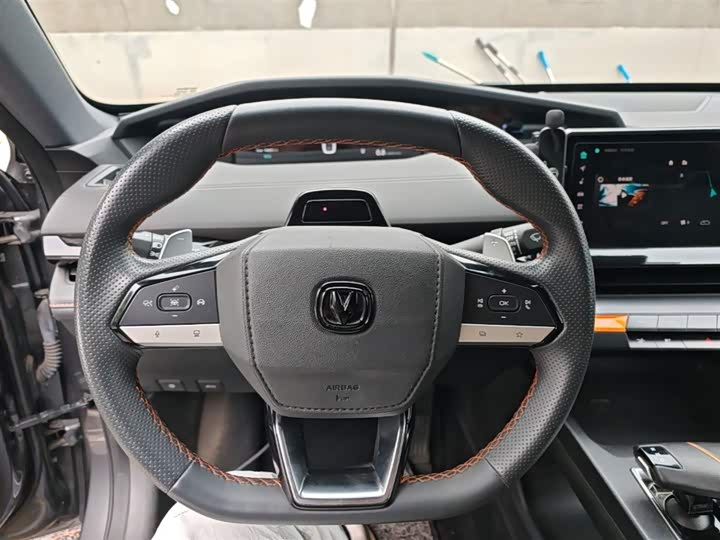 Changan UNI-V 2023 1.5 T Premium — фото 11