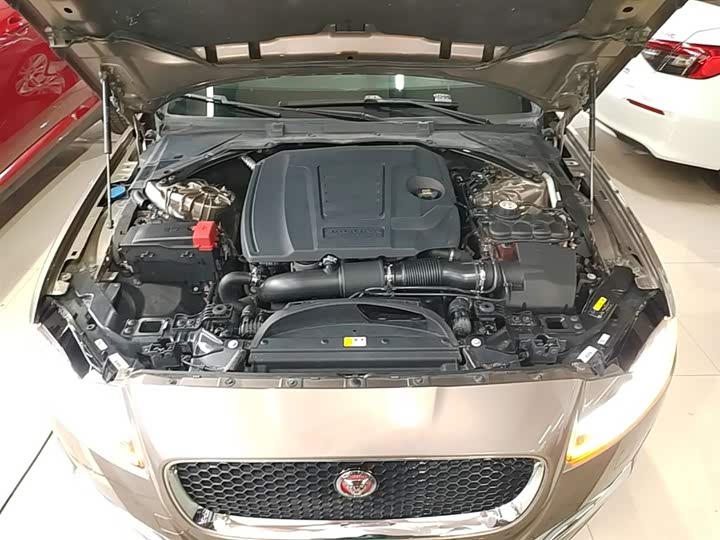 Jaguar XFL 2018 XFL 2.0 T 250 PS — фото 20