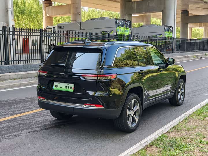 Jeep Grand Cherokee 4xe — фото 16