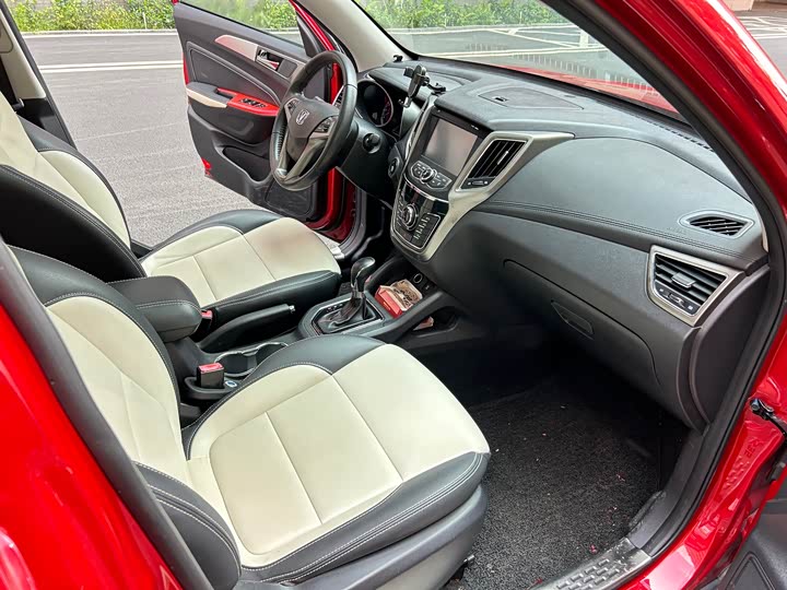Changan CS35 2017 1.6 L ATLuxury — фото 9
