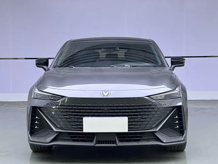 Changan UNI-V 2022 1.5 T Premium — фото 2