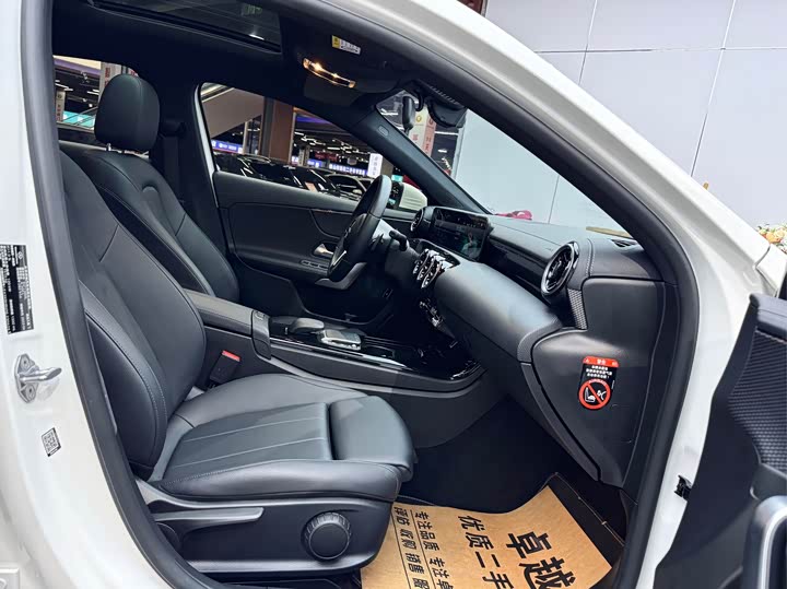 Mercedes-Benz A-Class 2022 A 200 L — фото 16