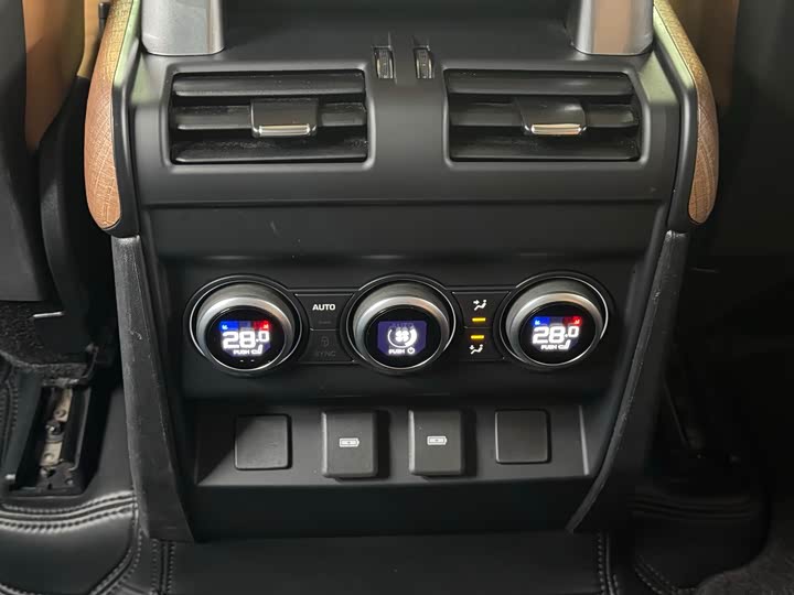 Land Rover Defender — фото 14