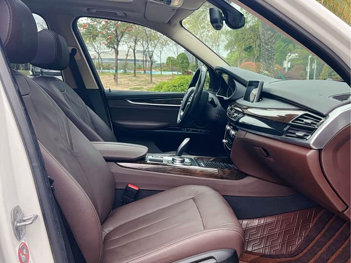 BMW X5 2018 x Drive 28i — фото 11