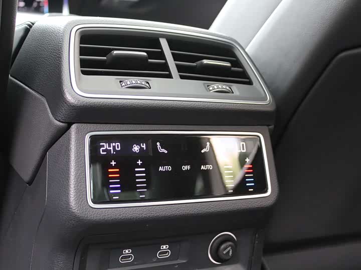 Audi A7L 2024 45 TFSI Luxury — фото 18