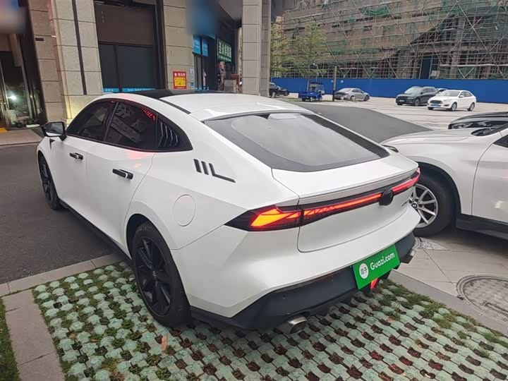 Changan UNI-V 2022 1.5 T Premium — фото 5