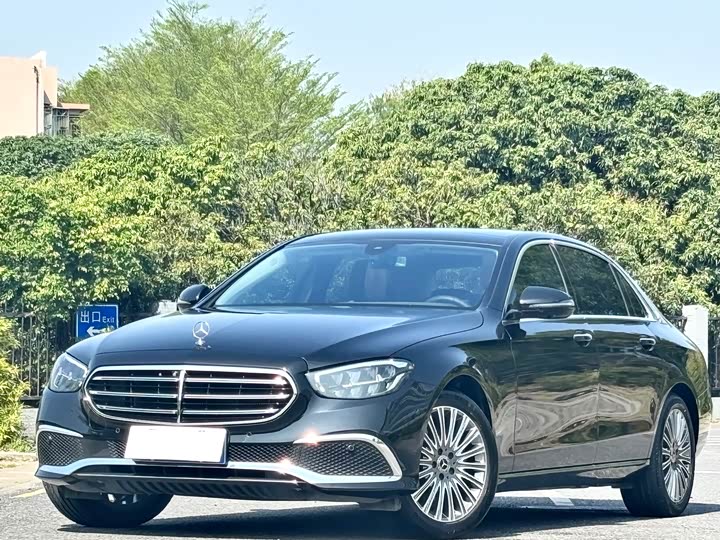Mercedes-Benz E-Class 2023 E 300 L Luxury — фото 1